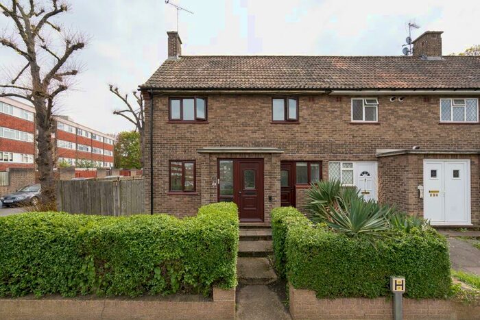 4 Bedroom End Of Terrace House To Rent In Charles Grinling Walk, London, Greater London, SE18