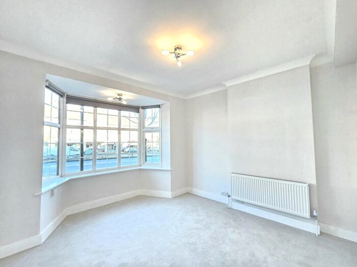 3 Bedroom Flat To Rent In Sheldon Avenue, London, N2
