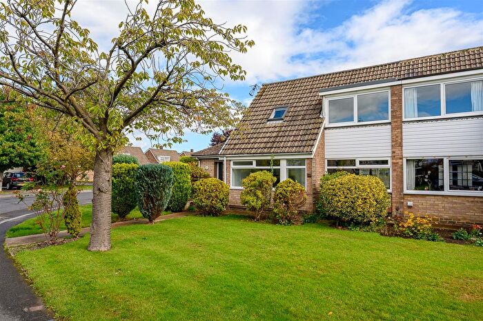 3 Bedroom Semi-Detached House For Sale In Moorcroft Road, Woodthorpe, York, YO24