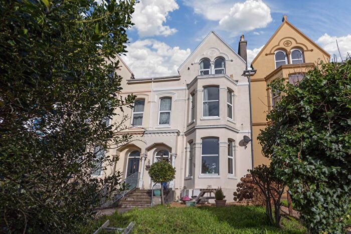 2 Bedroom Flat For Sale In Connaught Avenue, Mannamead, Plymouth, PL4