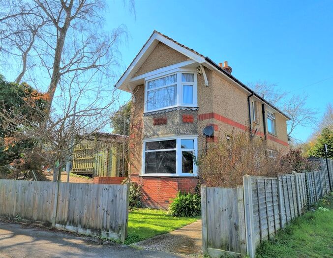 3 Bedroom Detached House To Rent In Roselands Gardens, Southampton, SO17