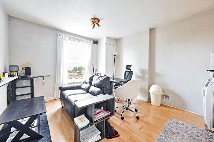 1 Bedroom Flat To Rent In Eardley Crescent, Earls Court, London, SW5