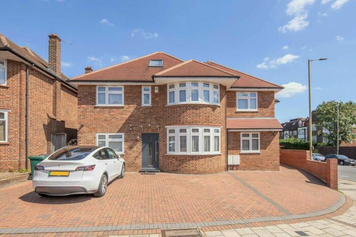 5 Bedroom House To Rent In Queens Way, Hendon, NW4