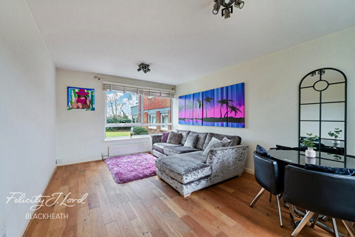 2 Bedroom Apartment For Sale In Cleanthus Close, London, SE18