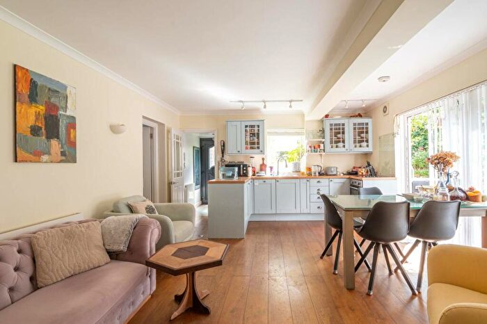 2 Bedroom Flat For Sale In Sunrise View, Mill Hill, London, NW7