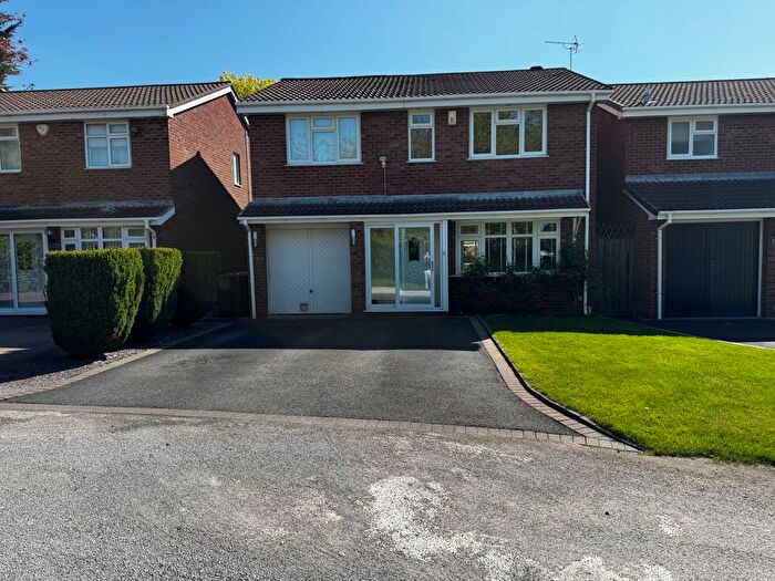 3 Bedroom Detached House For Sale In Springbrook Close, Birmingham, B36