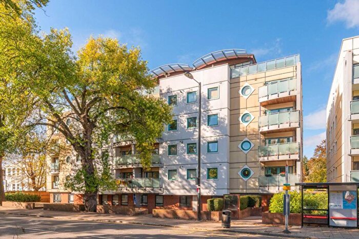 2 Bedroom Flat For Sale In Brighton Road, Purley, CR8