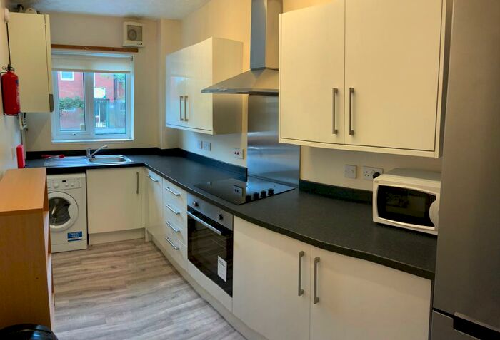 4 Bedroom Terraced House To Rent In Egerton Road, Manchester, M14