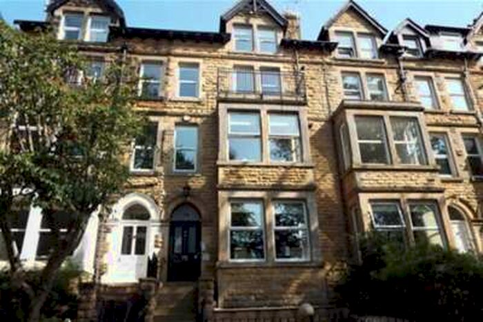 2 Bedroom Flat To Rent In Valley Drive, Harrogate, HG2