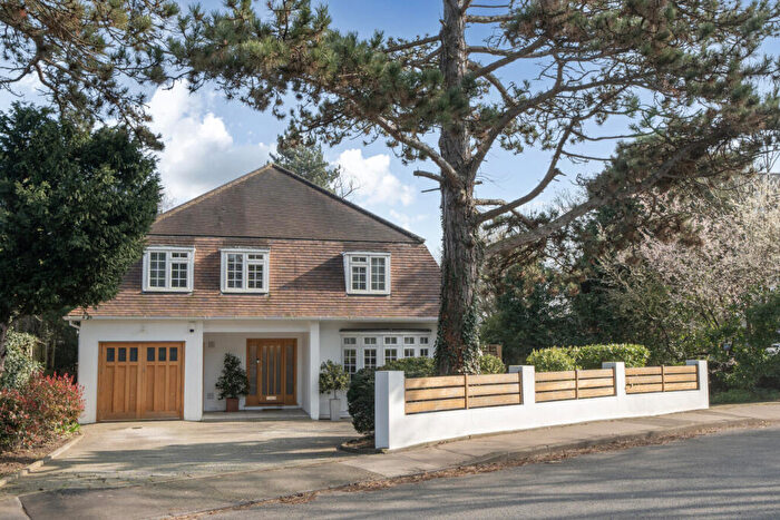 4 Bedroom Detached House For Sale In Scotts Lane, Bromley, BR2