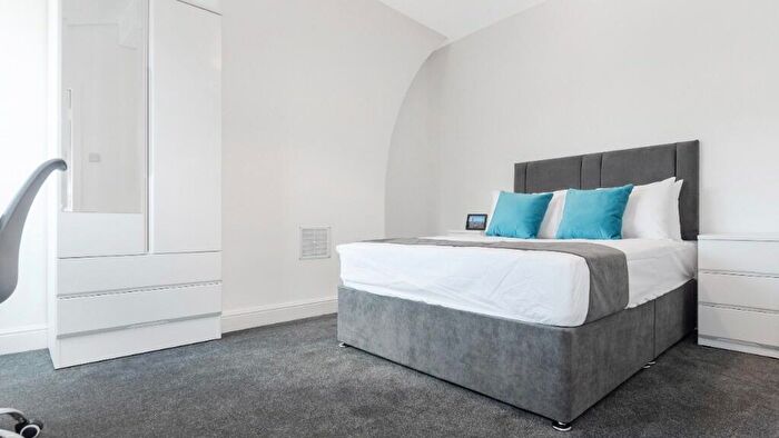 2 Bedroom Flat To Rent In Mauldeth Road, Manchester, M20