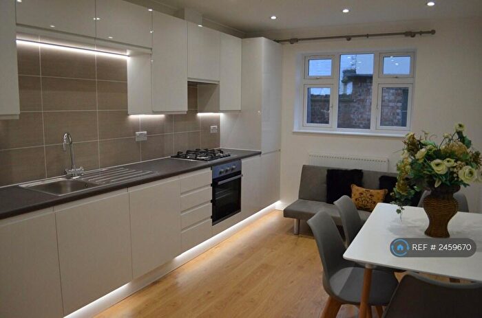 3 Bedroom Flat To Rent In Brecknock Road, London, N7