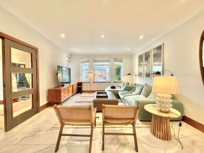 6 Bedroom Semi-Detached House To Rent In Saddlescombe Way, London, N12