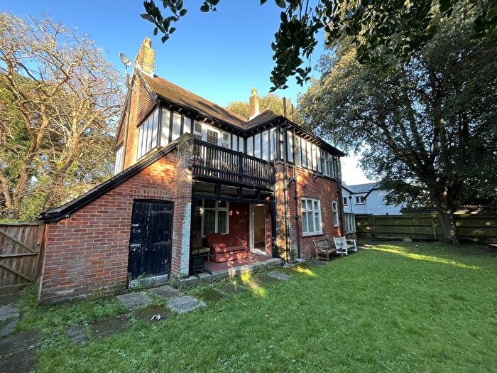 4 Bedroom Flat To Rent In Gervis Road, Bournemouth, BH1