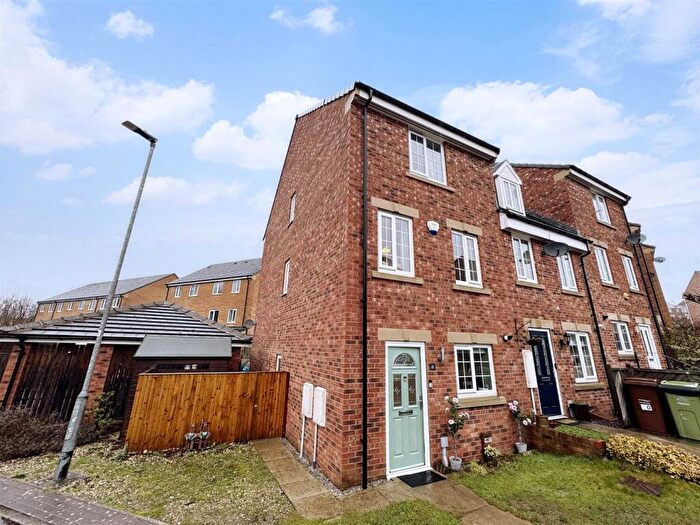 4 Bedroom Town House For Sale In Maltby Avenue, Woolley Grange, Barnsley, S75