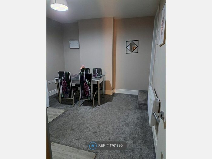 1 Bedroom Flat To Rent In North Park Road, Bradford, BD9