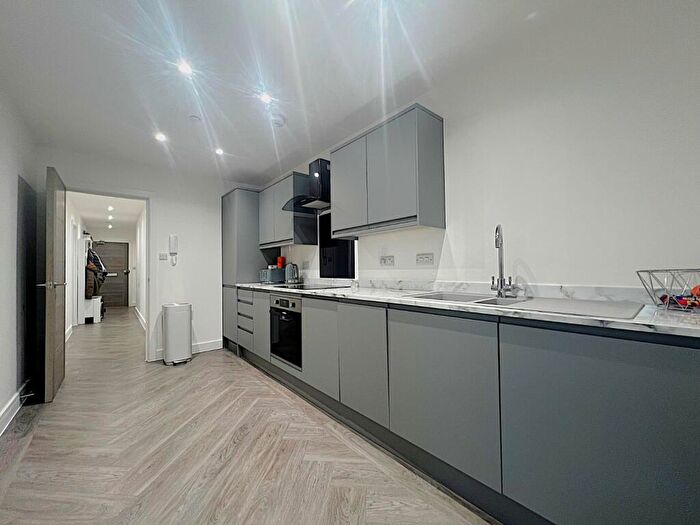 2 Bedroom Flat For Sale In Governors Walk, Portsmouth, Hampshire, PO3