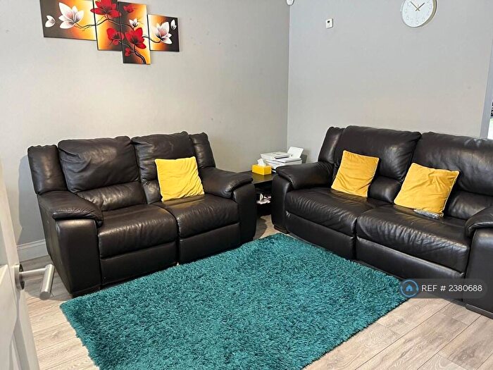 3 Bedroom Terraced House To Rent In Romsey Close, Slough, SL3