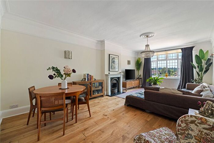4 Bedroom Flat For Sale In Haslemere, Surrey, GU27