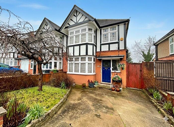 3 Bedroom Semi Detached House For Sale In Elmwood Crescent, Luton, Bedfordshire, LU2