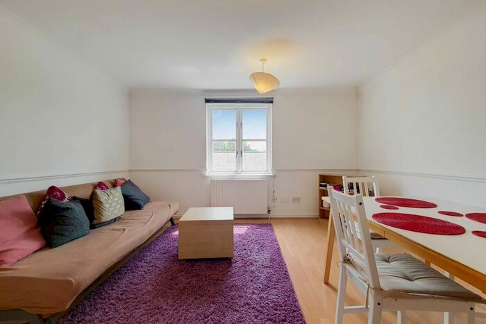 1 Bedroom Flat To Rent In Mile End Road, Whitechapel, London, E1