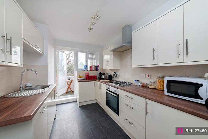 2 Bedroom Apartment To Rent In Kingston Hill, Kingston Upon Thames, KT2