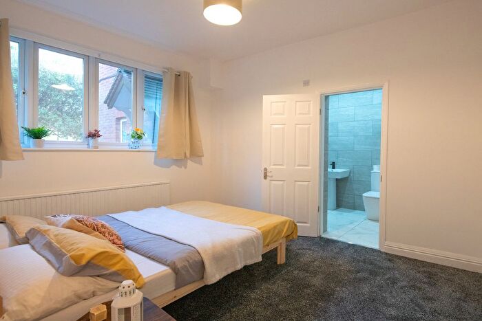 2 Bedroom Flat To Rent In Carlton Road, Godstone, RH9