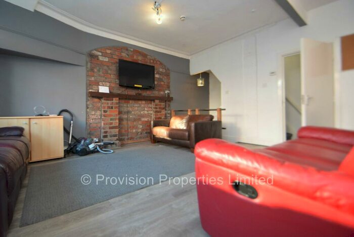 8 Bedroom Terraced House To Rent In Manor Drive, Hyde Park, Leeds, LS6