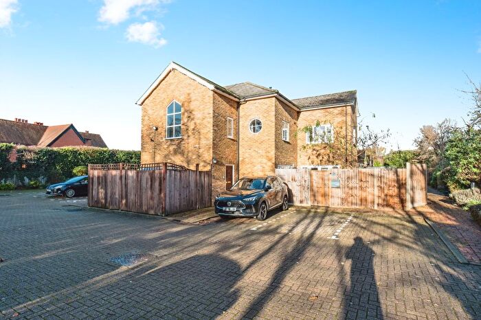 2 Bedroom Flat For Sale In Canterbury Mews, Oxshott, Leatherhead, Surrey, KT22