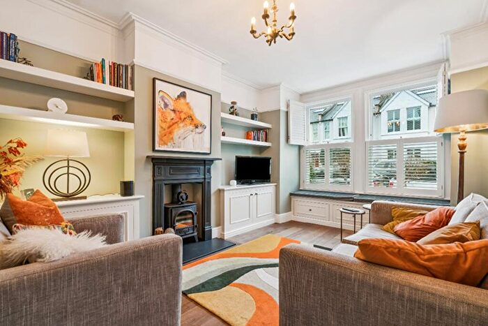 2 Bedroom Maisonette For Sale In Second Avenue, SW14
