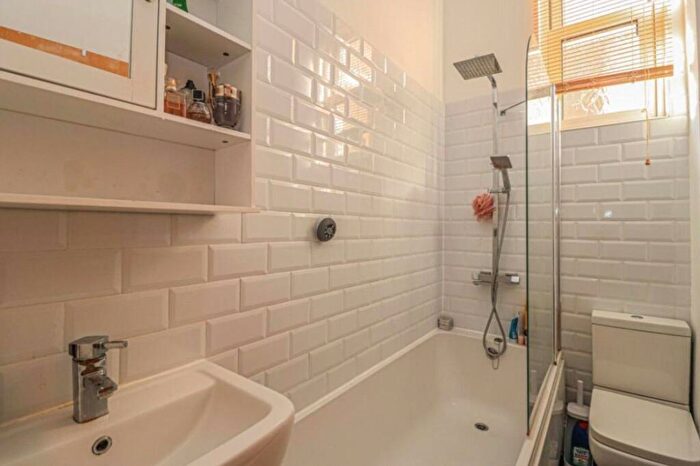 1 Bedroom Flat To Rent In Clarence Parade, Southsea, Hampshire, PO5