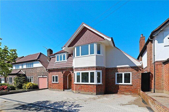 4 Bedroom Detached House To Rent In High Drive, New Malden, KT3