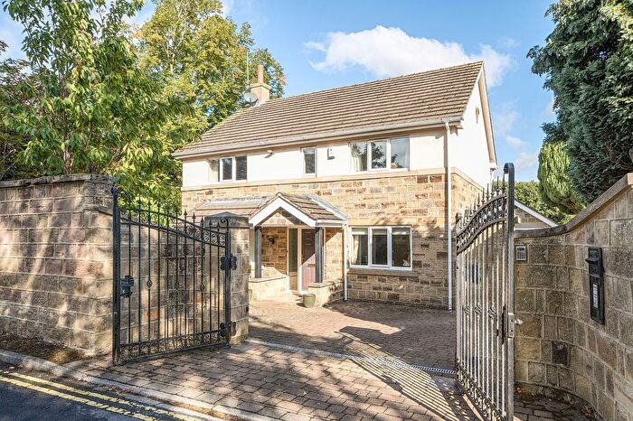 4 Bedroom Detached House For Sale In Christ Church Oval, Harrogate, HG1