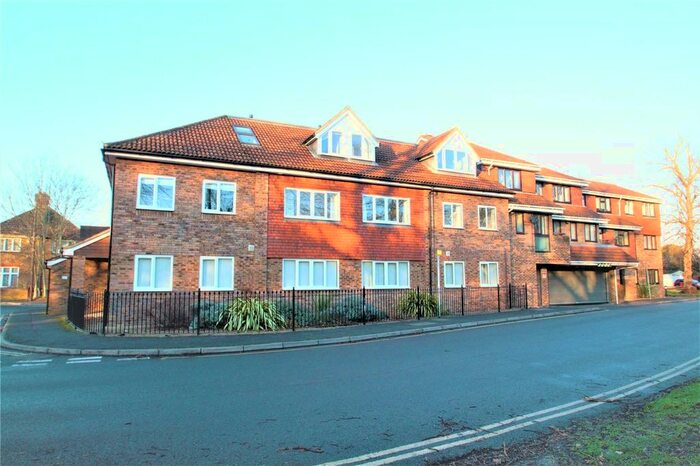 2 Bedroom Flat To Rent In Leacroft, Leacroft, Staines-Upon-Thames, Middlesex, TW18