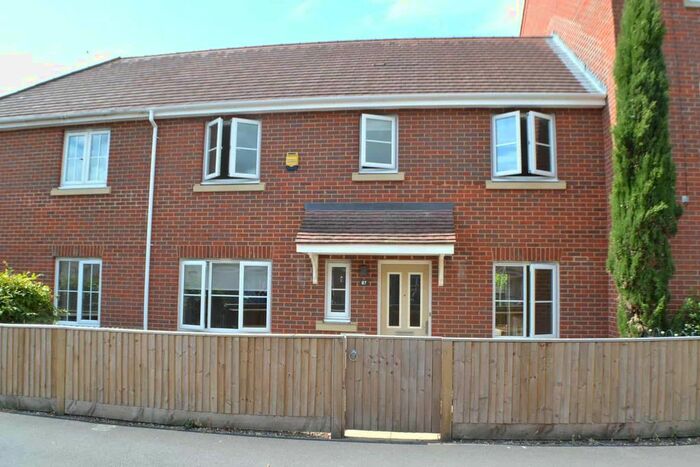 3 Bedroom Terraced House To Rent In Urquhart Road, Thatcham, RG19