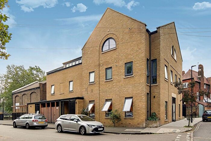 1 Bedroom Flat To Rent In Courland Grove, Clapham, London, SW8