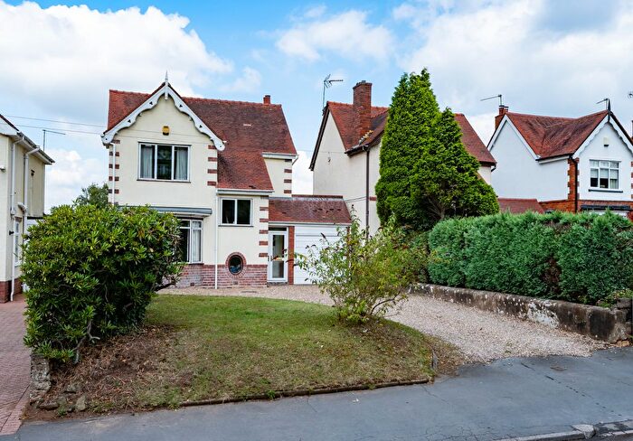 3 Bedroom Detached House For Sale In Greyhound Lane, Stourbridge, DY8