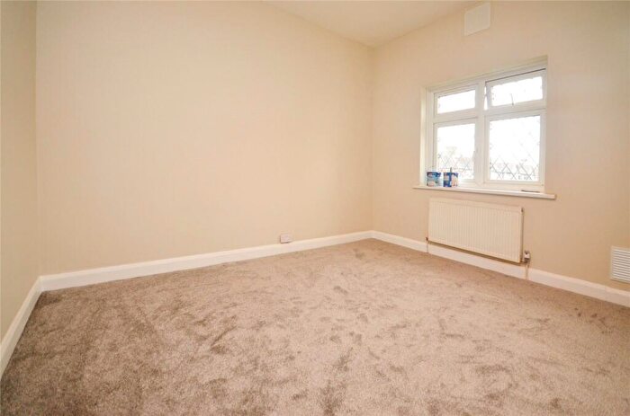 2 Bedroom Apartment To Rent In Grove Court, Little Gaynes Lane, Upminster, RM14