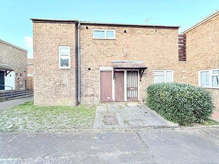 1 Bedroom Maisonette For Sale In Winchester Gardens, Marsh Farm, Luton, Bedfordshire, LU3