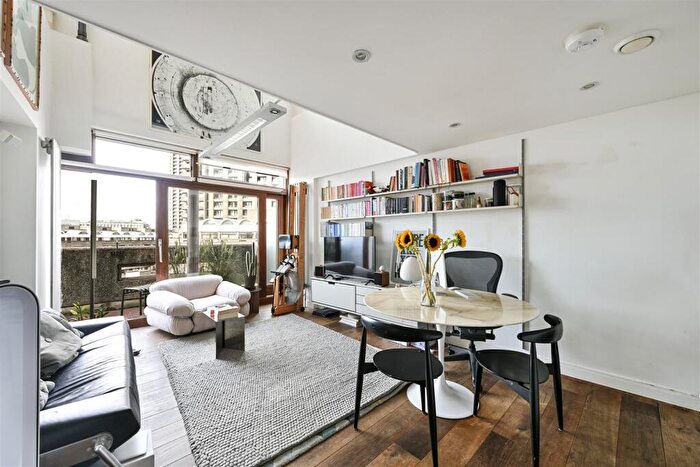 1 Bedroom Apartment For Sale In Frobisher Crescent, Barbican, London, EC2Y