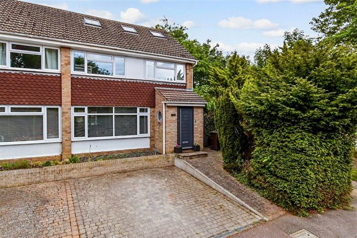 4 Bedroom Semi-Detached House For Sale In Snowdon Avenue, Maidstone, Kent, ME14
