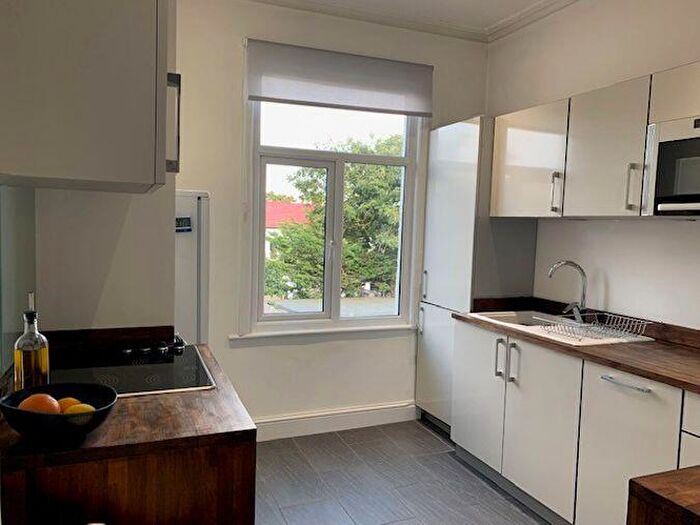 2 Bedroom Flat To Rent In Beach Avenue, Leigh-on-Sea, SS9