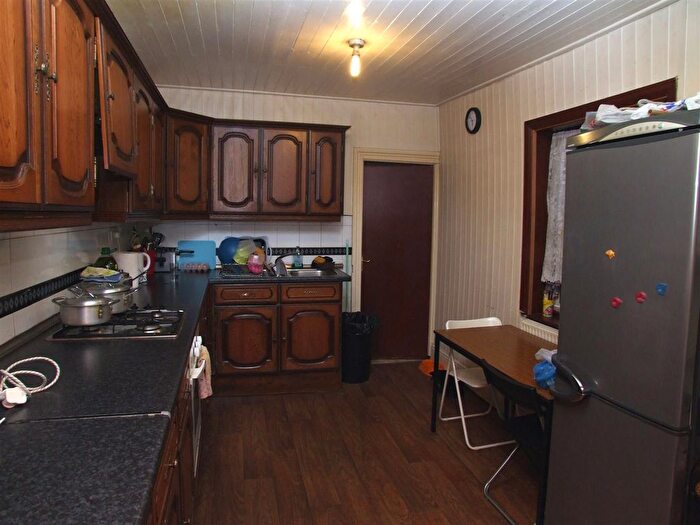 4 Bedroom Flat To Rent In Harlesden, High Street, NW10