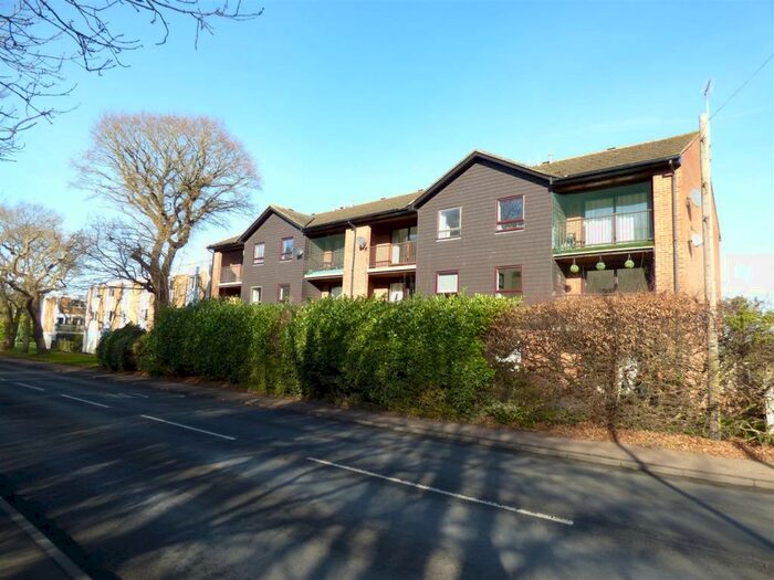 2 Bedroom Flat To Rent In Broomwood Gardens, Pilgrims Hatch, Brentwood, CM15