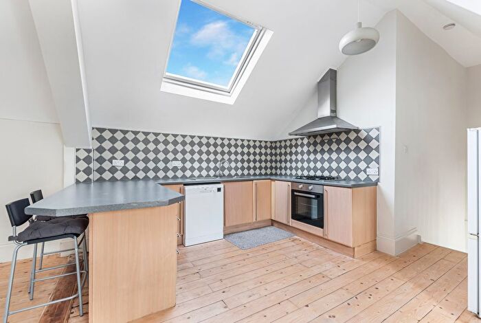 3 Bedroom Flat To Rent In Commercial Road, Tower Bridge, E1