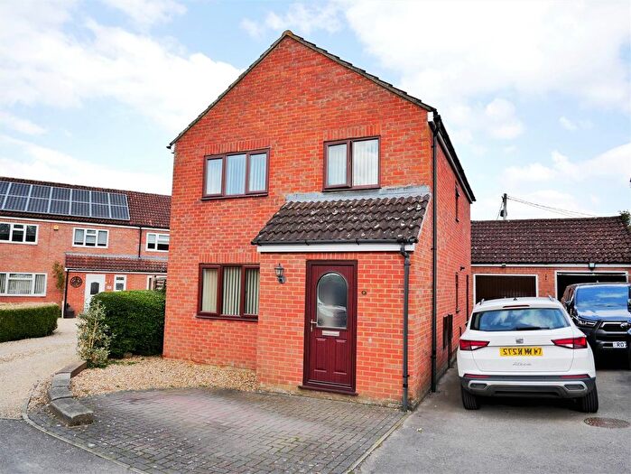 4 Bedroom Detached House For Sale In Fir Grove, Calne, SN11