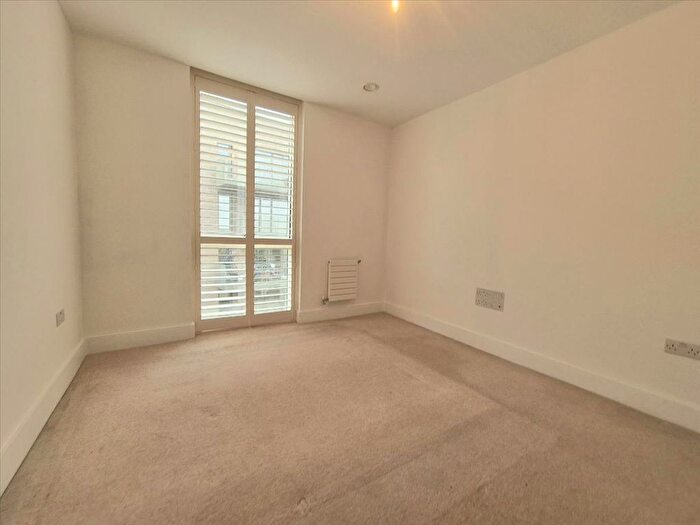 2 Bedroom Flat To Rent In Halyards Court, Durham Wharf Drive, Brentford, TW8