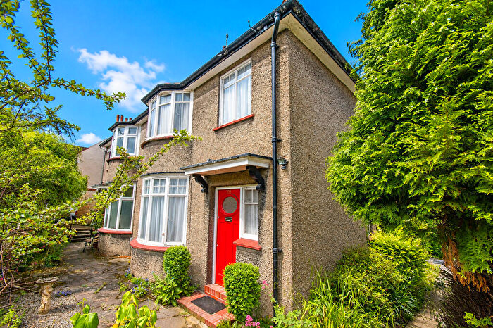 3 Bedroom Semi-Detached House To Rent In Ware Road, Hertford, SG13