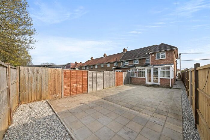 3 Bedroom End Of Terrace House For Sale In Kingsway, Hayes, UB3