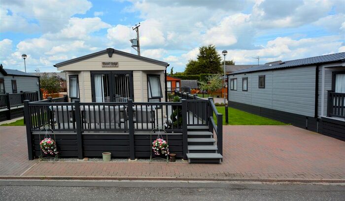 2 Bedroom Mobile/park Home For Sale In Cliffe Country Lodges, Cliffe Common, Selby, YO8